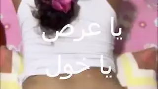جارى العرص طلع يدينى الكلوت اللى وقع من المنشر و زبره واقف عليا فضل يلعب فى جسمى كله ناكنى فى كل حتة فى جسمى