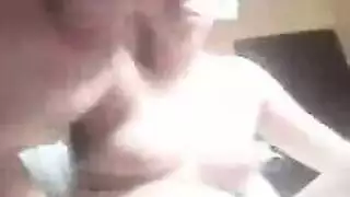 امرأة سمراء لاتينية ، تمارس باولا عبدول الجنس الوحشي مع بستانيها الجديد الوسيم في الاستوديو الخاص بها