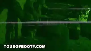 جولة من الغنائم جنود يمارس الجنس معهم عبر الشرق الأوسط