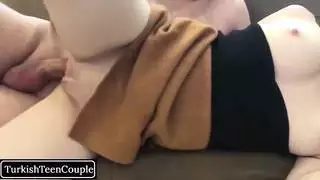 يتم القبض على أختها مع بوسها الرطب