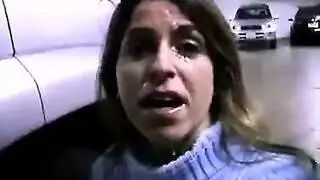شرموطة لبنانية تمص زبر صديقها في السيارة