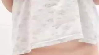 امرأة سمراء عربية مثيرة رقصة تظهر لها الثدي الكبيرة وجمل الشعر | الفيديو الإباحية العربية