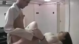ام خليجيه ينيكها سائق باص هندي بعنف
