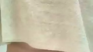 شاهد ندف الجمال العربي مع ثديها الكبير وجمل مشعر بعد الاستحمام