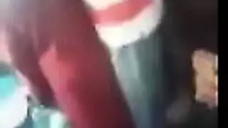 حسرى النياكه وصلت الاتوبيس الواد عمال يدقر فى اليت ولا هامه حاجه