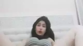 الجمال العربي يظهر ثقوبها على الكاميرا