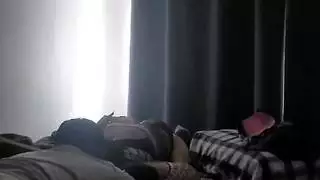 الوفاء برغبتها: الزوج يبلل ووحشية