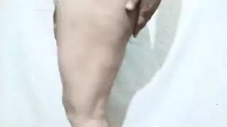 مسرحية نينا الهرة المتشددين: جلسة ملابس داخلية آسيوية سمين