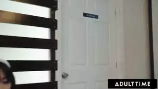 وقت البالغين يتم حفر معالج كبير الحلم لينا بول من قبل عميلها قرنية!