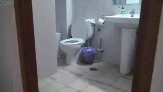 زوجة مسلمة غير مخلصة تغش مع زملائها الديك الأسود الكبير