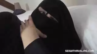 امرأة مسلمة يعاقب من قبل الزوج الغاضب