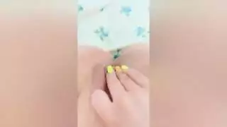 كس الوردي الرطب فيرجن يحصل على رطب